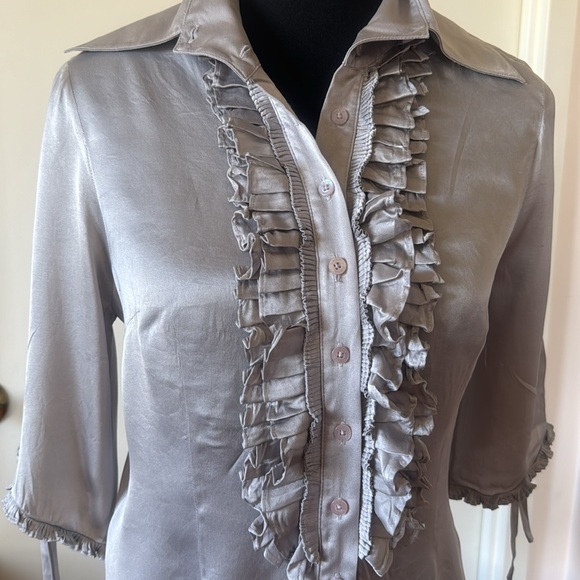 💕Bebe Pearl Grey Silk Tuxedo Statement Sleeve Blouse M VGUC - Picture 2 of 10